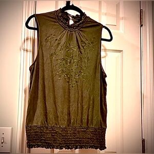 Cable & Gauge Olive Sleeveless Blouse